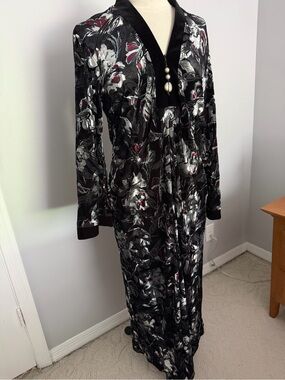 Diamond Tea Burnout Black Floral Long Sleeve Robe Dress with Velvet Trim